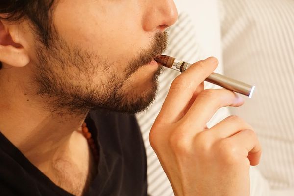 Wybór idealnego elektronicznego papierosa - porady dla początkujących