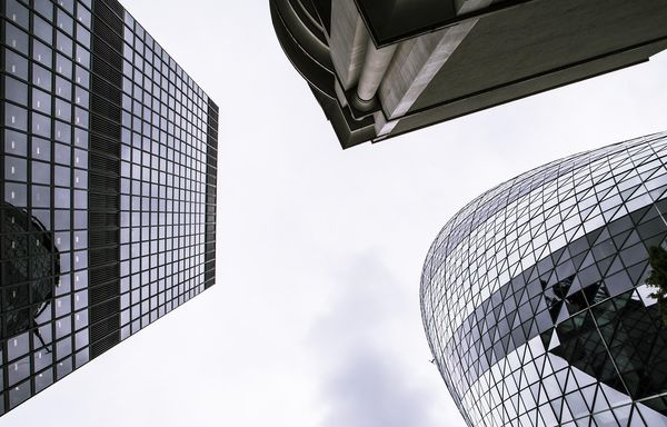 Wybieramy odpowiedni system do podgrzewania wody – porównujemy sposoby